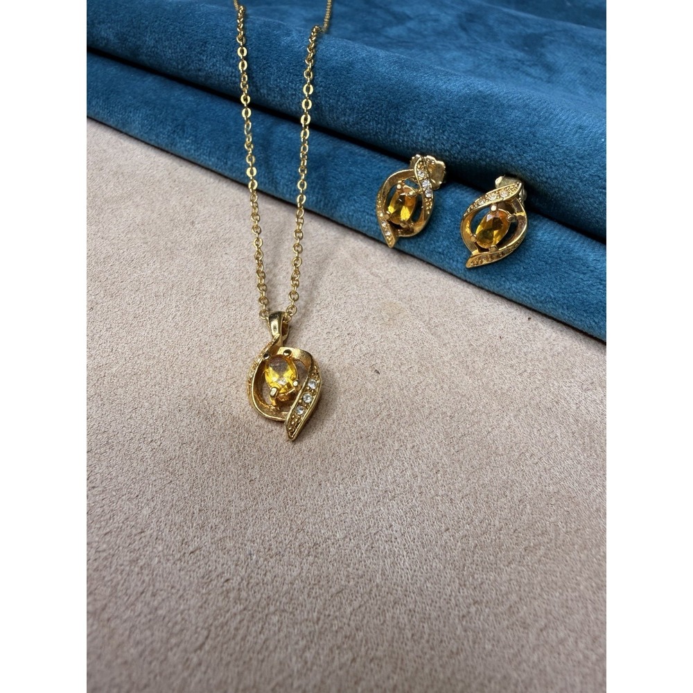 Vintage Avon Gold Tone Citrine Yellow Rhinestone Pendant Necklace and Earrings - Picture 4 of 6